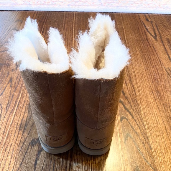 UGG Isley Water Resistant Boots - Girl's - size 5 - Picture 4 of 7